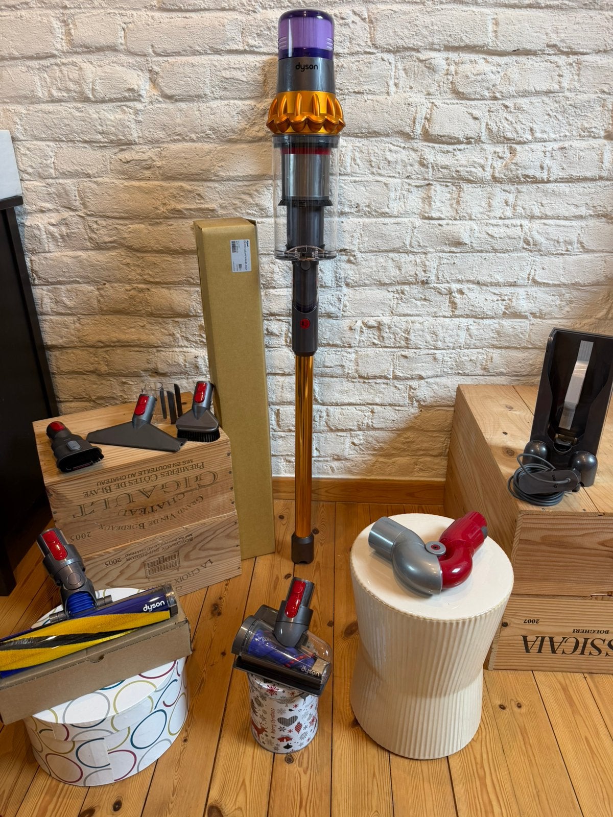 Dyson V15 en très bon état brosse  lumière Led new génératio, Electroménager, Enlèvement ou Envoi, Réservoir, Aspirateur balai