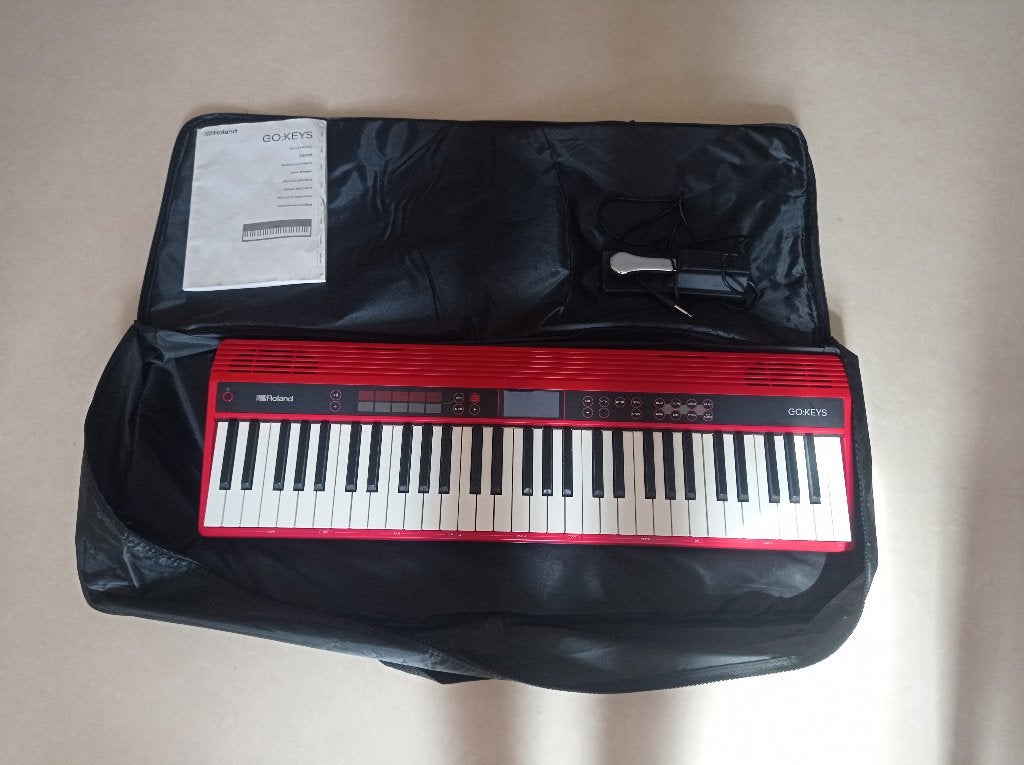 Pack Clavier Roland GO:KEYS + Housse + Pédale + Pupitre, Muziek en Instrumenten, Keyboards, Zo goed als nieuw, 61 toetsen, Roland