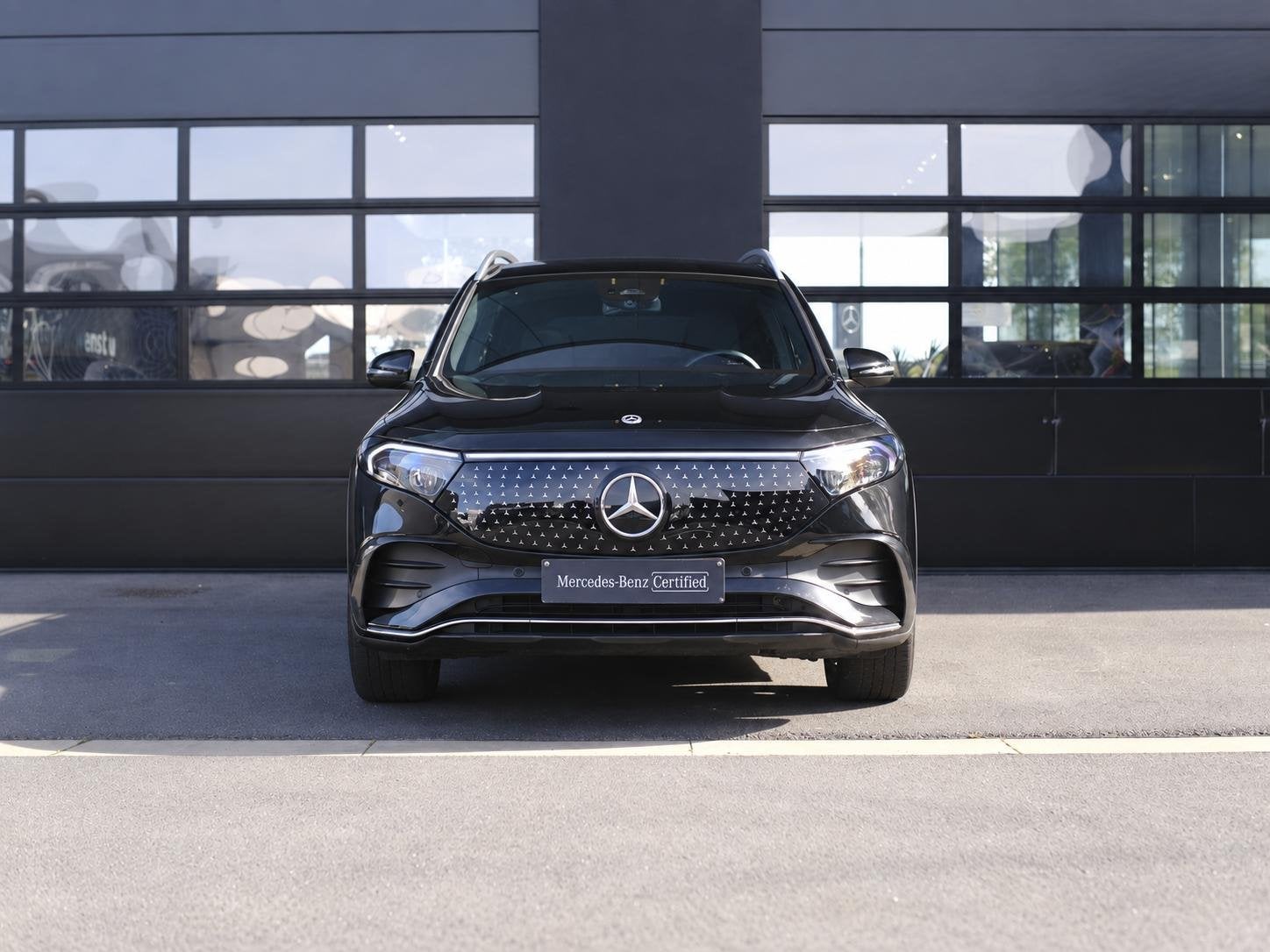 Mercedes-Benz EQB 250+ Star Edition + PANO + TREKHAAK + CARP, Auto's, Dealer onderhouden, Stof, Lane Keeping Assist, Zwart