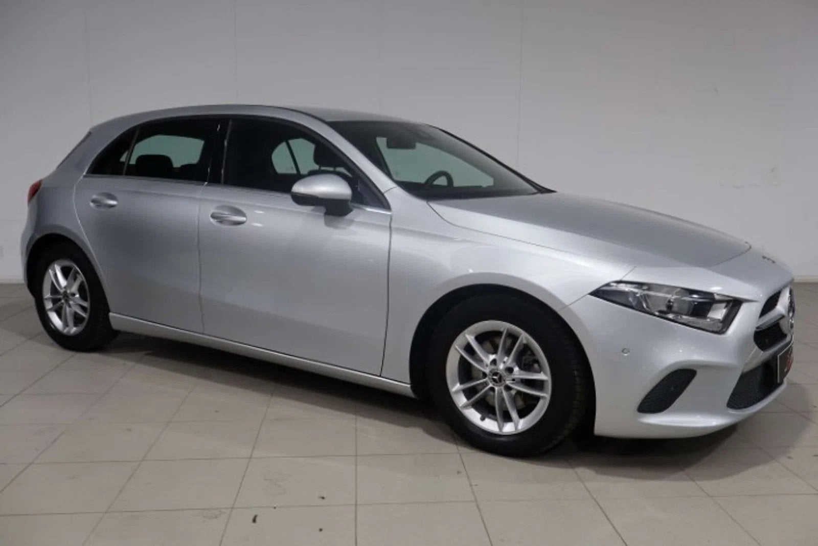Mercedes-Benz A-CLASS 180 A 180 d Launch Edition, Autos, https://public.car-pass.be/vhr/554d36c8-f802-4fa4-8ec5-447b0d9cfce8, Achat