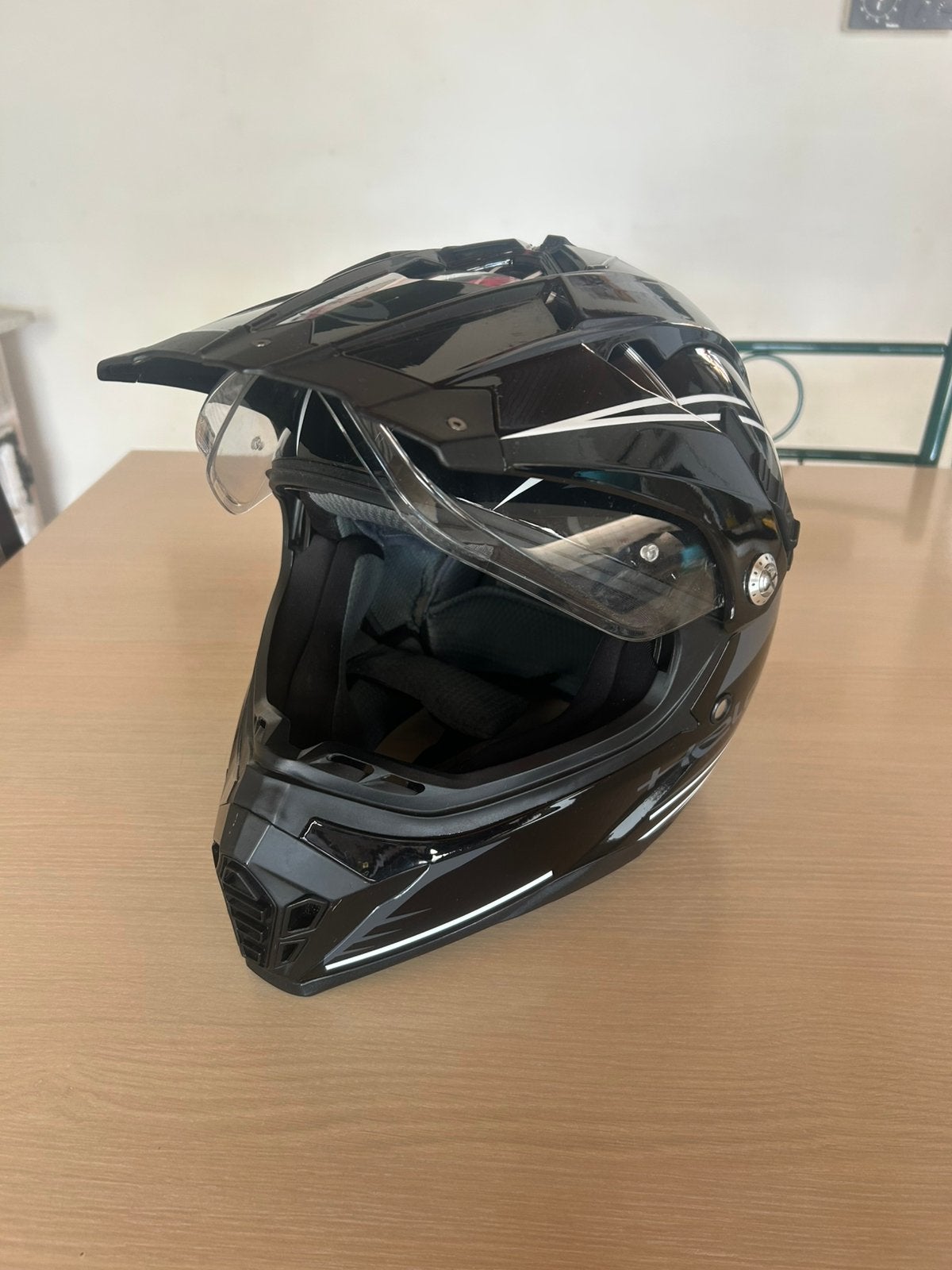 Helm motor, Enlèvement, L