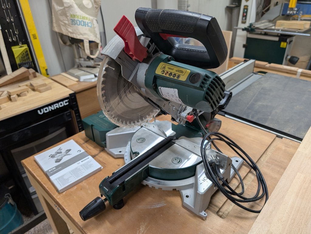 Scie à Onglet Bosch PCM8S 1200W — Trs bon état + accessoires, 30 à 70 mm, Enlèvement, Utilisé, Bosch