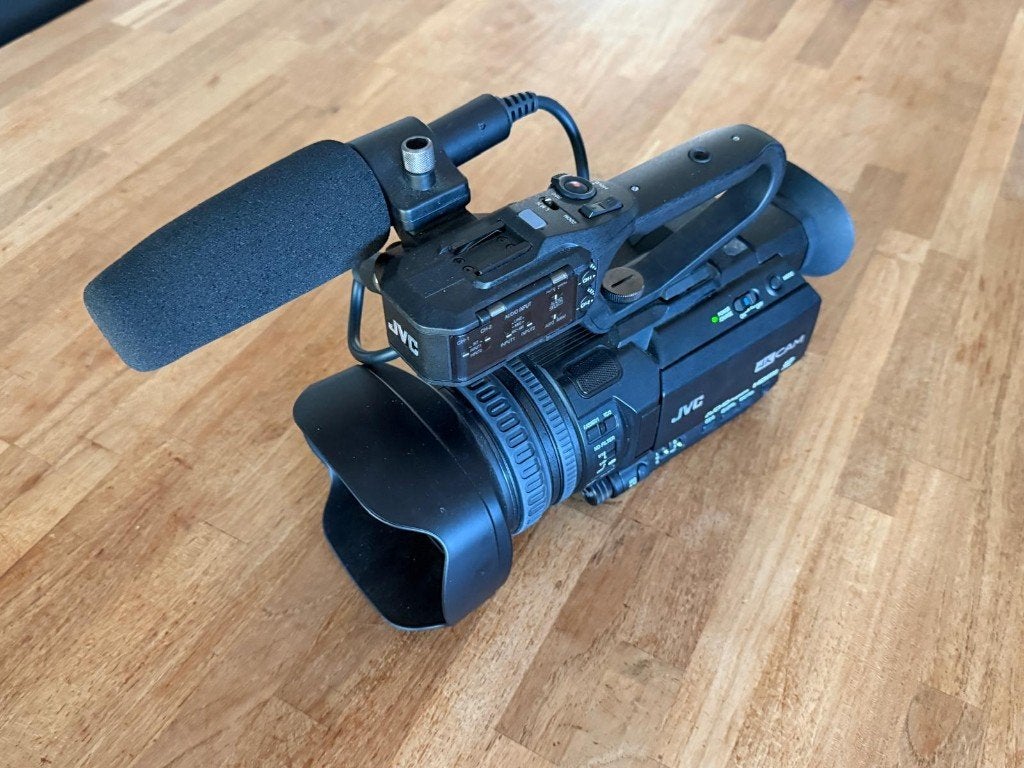 JVC GY‑HM200E – professionele camera, Audio, Tv en Foto, Ophalen, JVC, Zo goed als nieuw, 8 tot 20x