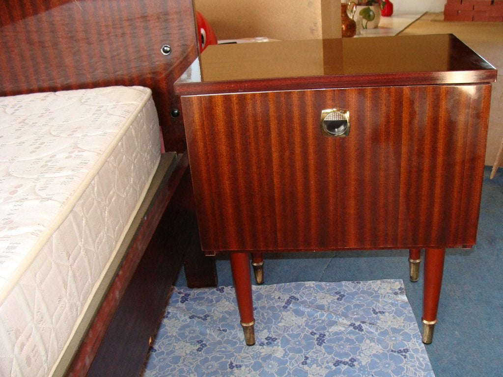 ancienne table de chevet en bois laqué verni, Maison & Meubles, Enlèvement, Comme neuf, Bois
