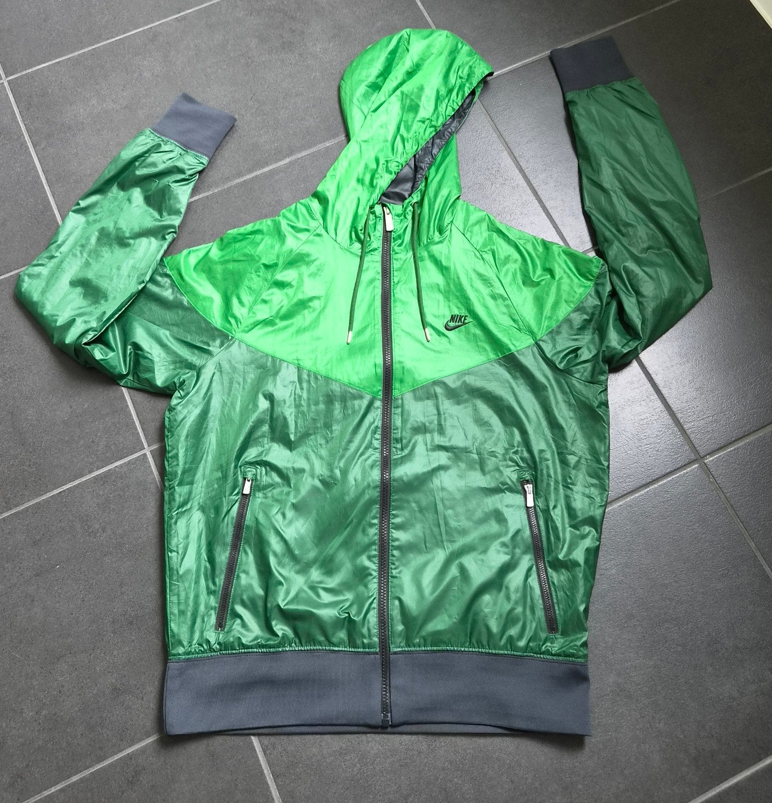 Wind- en regenjas Nike (Medium), Vêtements | Hommes, Vêtements de sport, Enlèvement ou Envoi, Général, Nike, Comme neuf