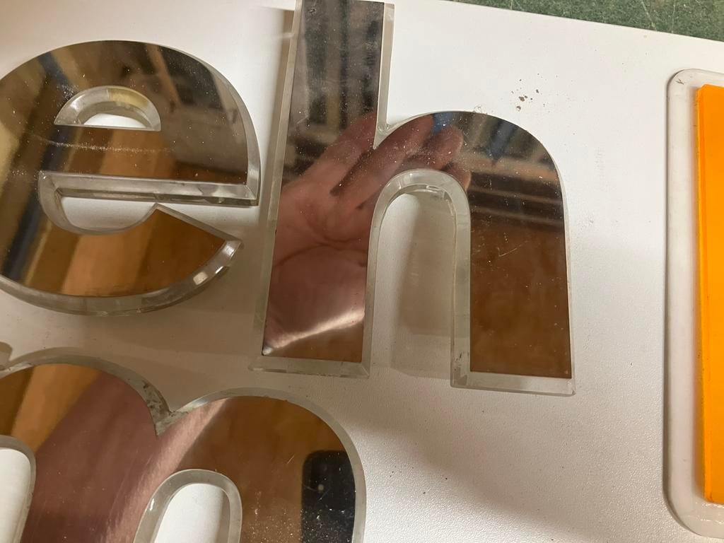 Letters, Enlèvement, Comme neuf