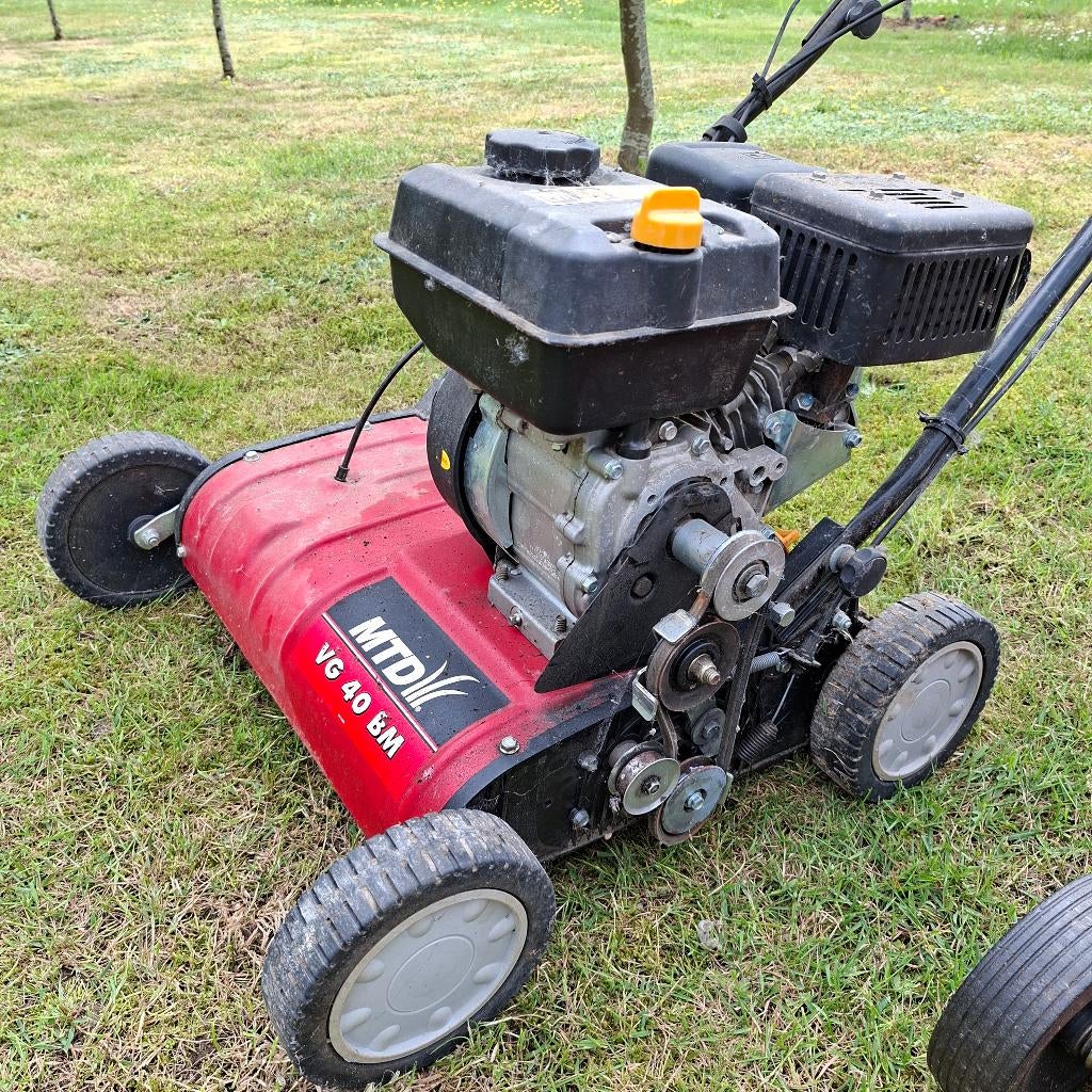 TONDEUSE ET SCARIFICATEURS A DONNER, Tuin en Terras, Grasmaaiers, Gebruikt, Benzine-grasmaaier, Opvangbak, Ophalen