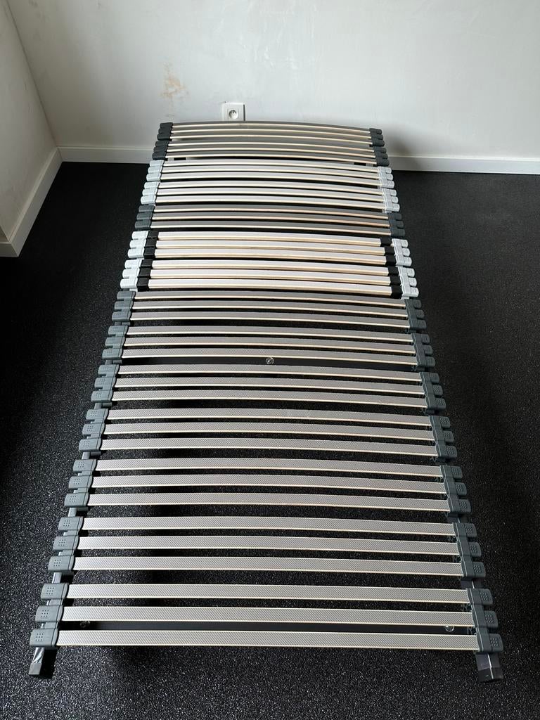 Lattenbodem met poten 90x200 eenpersoons., Huis en Inrichting, Slaapkamer | Matrassen en Bedbodems, Ophalen, 90 cm, Eenpersoons