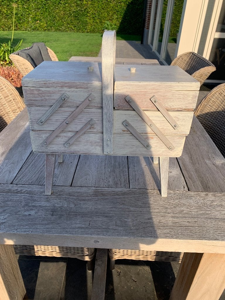 Houten etalagekist / naaidoos op poten, Hobby & Loisirs créatifs, Enlèvement, Utilisé
