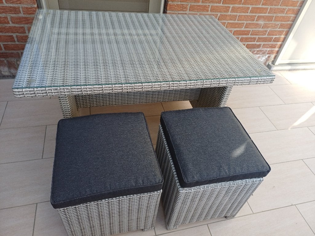 Loungetafel + 2 poefen met kussens, Eettafel, Zo goed als nieuw, Loungeset, Wicker