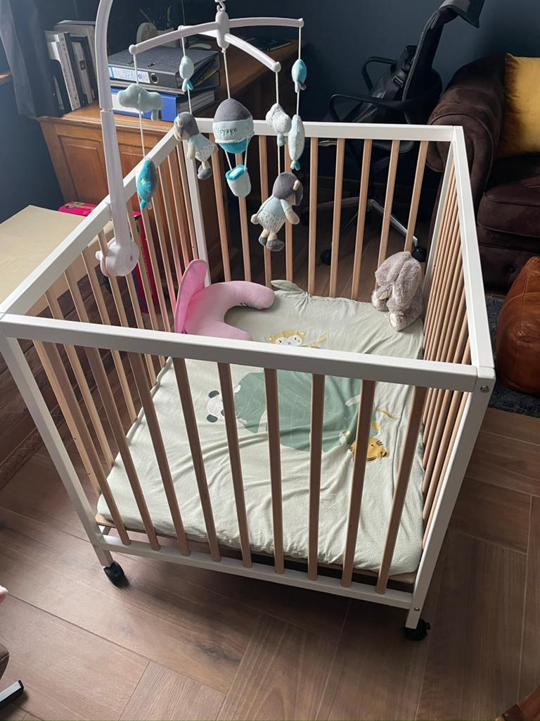 Parc enfant avec matelas, Enfants & Bébés, Parcs, Utilisé, Roulettes, Enlèvement