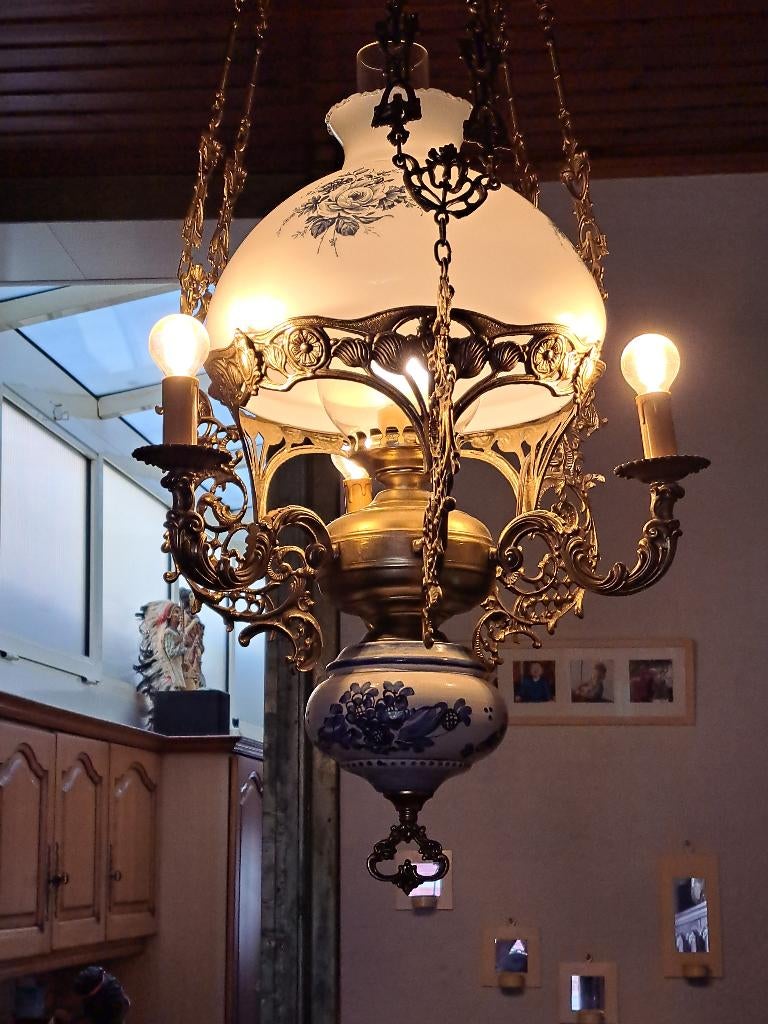 olielamp kroonluchter met porselein en delfts blauw, Antiek en Kunst, Ophalen