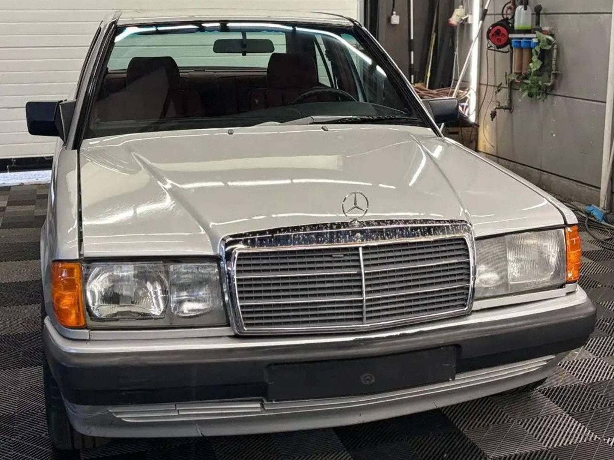 Mercedes-Benz 190 E Benzine AUTOMATIQUE bj. 1988 178000km Ol, Autos, Entreprise, Tissu, Peinture métallisée, Essence