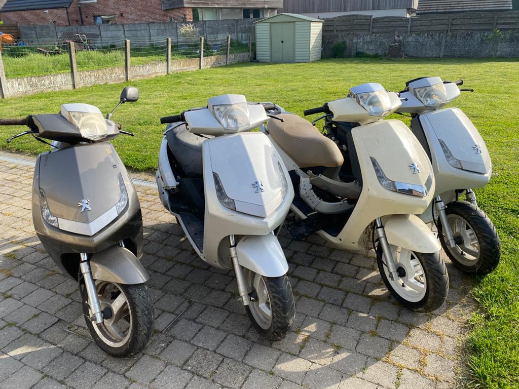 Lot de 4 scooters peugeot vivacity 50cc pour pièces, Fietsen en Brommers, Scooters | Peugeot, Ophalen, Gebruikt, 50 cc, Vivacity