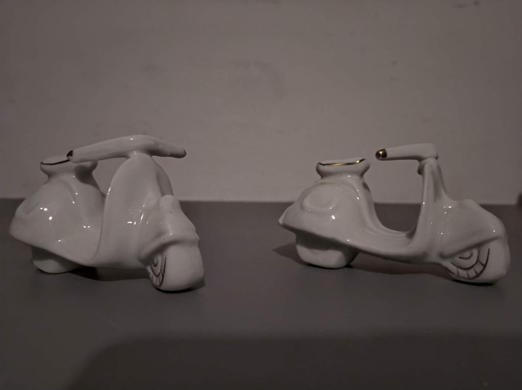 2 MINIATUUR VESPA SCOOTERS TE KOOP KERAMIEK, Ophalen of Verzenden