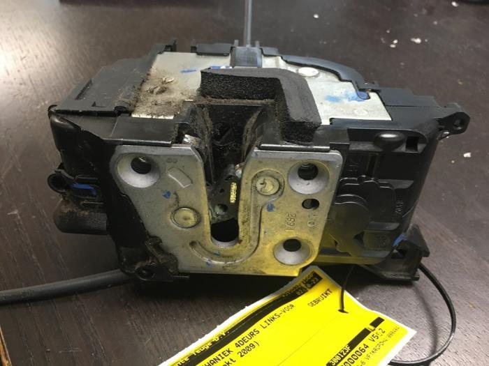 Serrure portière mécanique 4portes avant gauche d'un Renau, Renault, -, 3 mois de garantie, Utilisé