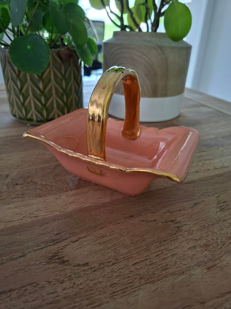 Boch klein porselein mandje gouden handvat, Antiek en Kunst, Ophalen of Verzenden