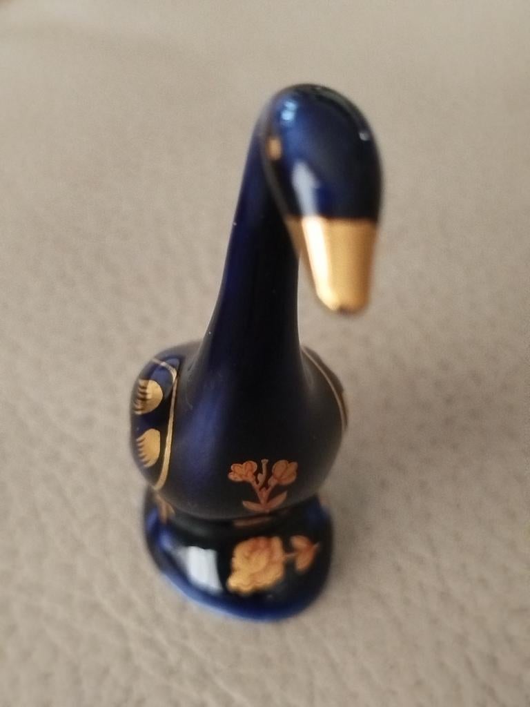 Cygne porcelaine de Limoges, Enlèvement