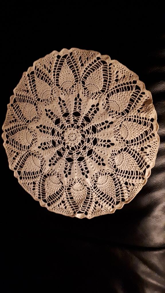 Gehaakte onderlegger diameter 36 cm (13), Hobby en Vrije tijd, Ophalen of Verzenden, Nieuw, Haken