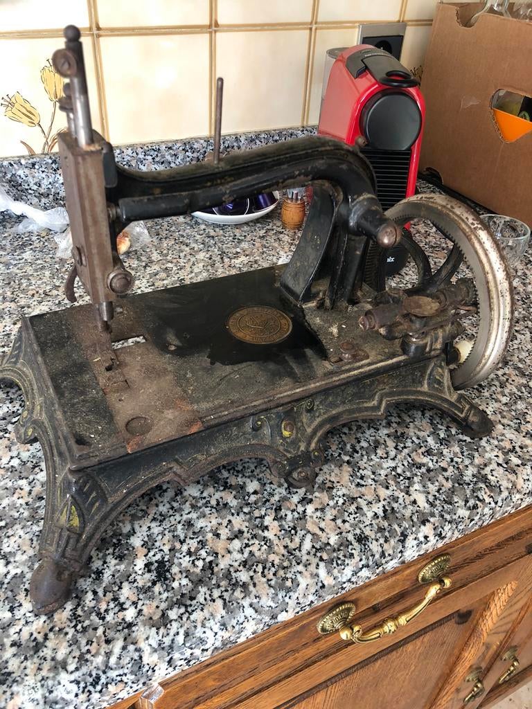 Ancienne machine à coudre pour antiquaire !, Enlèvement