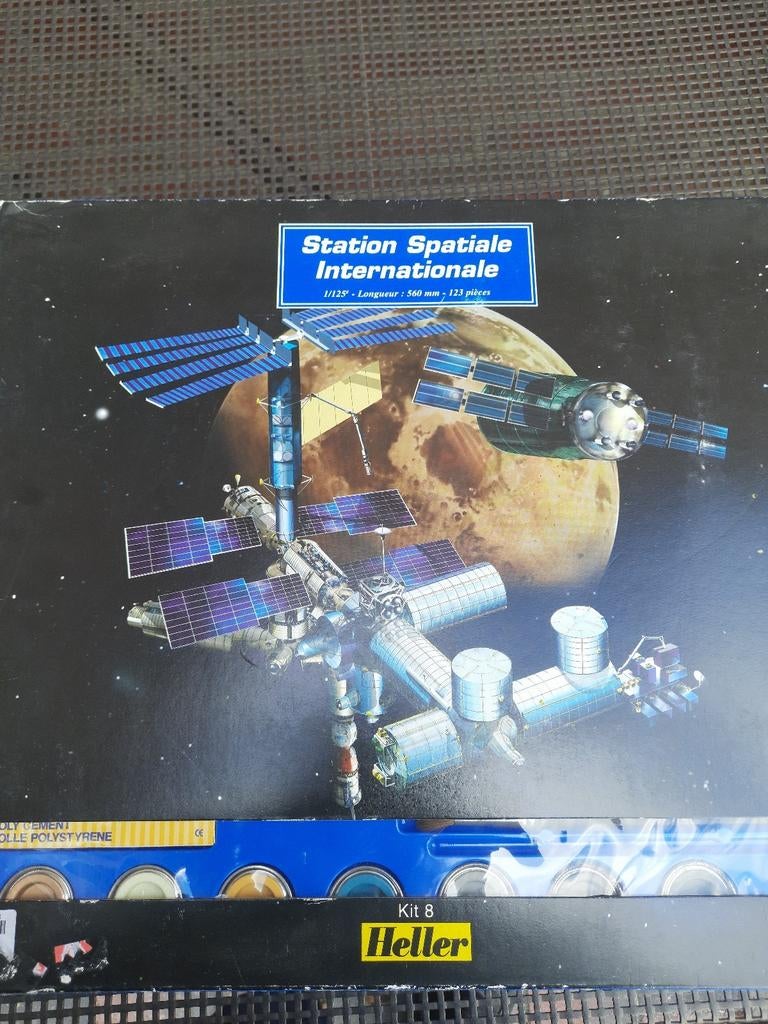 STATION SPATIALE INTERNATIONALE  ISS *HELLER kit *NEUF*, Enlèvement, Neuf, 1:50 à 1:144
