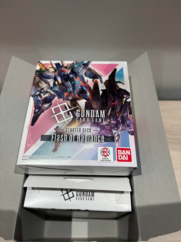 Gundam Card Game Starter Deck ST08 – Flash of Radiance NIB, Hobby en Vrije tijd, Ophalen of Verzenden, Zo goed als nieuw