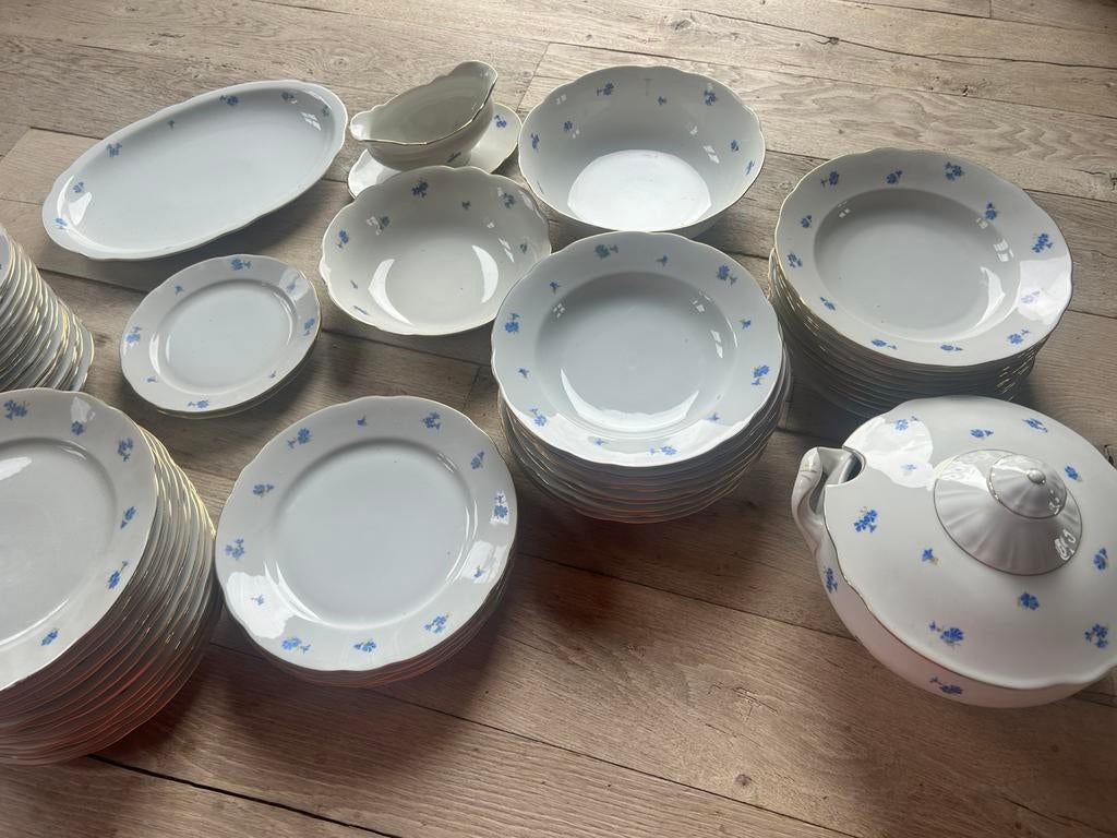 Complete Bavaria servies set met goudrand, Huis en Inrichting, Keuken | Potten en Pannen, Ophalen, Zo goed als nieuw