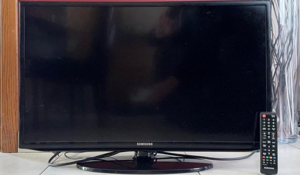 Téléviseur LCD HD Samsung UE32EH5000 avec tuner intégré, TV, Hi-fi & Vidéo, Télévisions, Utilisé, LCD, Full HD (1080p), Samsung