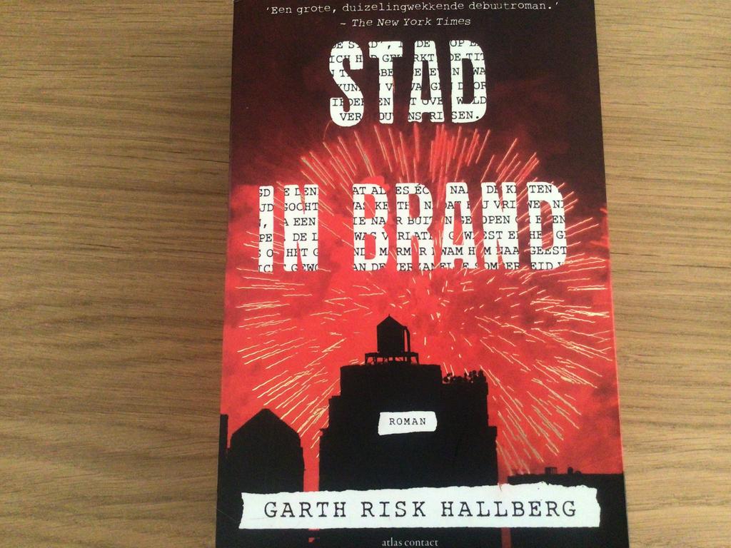 Garth Risk Hallberg - Stad in brand - goede staat, Ophalen, Gelezen, Garth Risk Hallberg