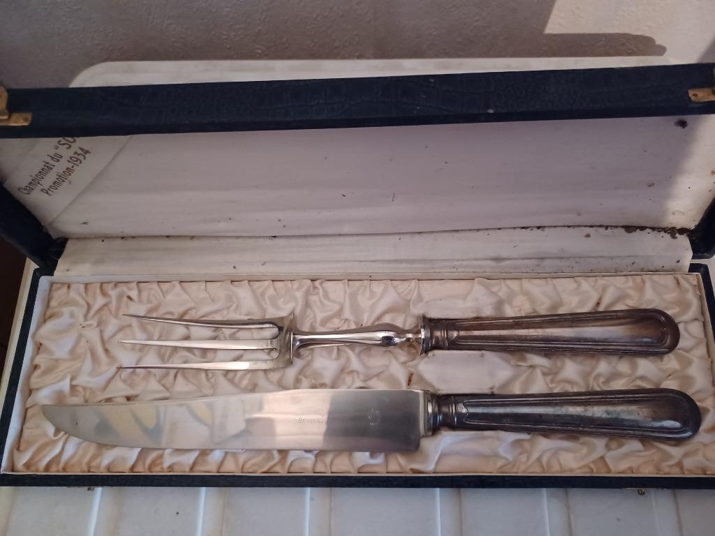 Couteau et fourchette en argent, Enlèvement