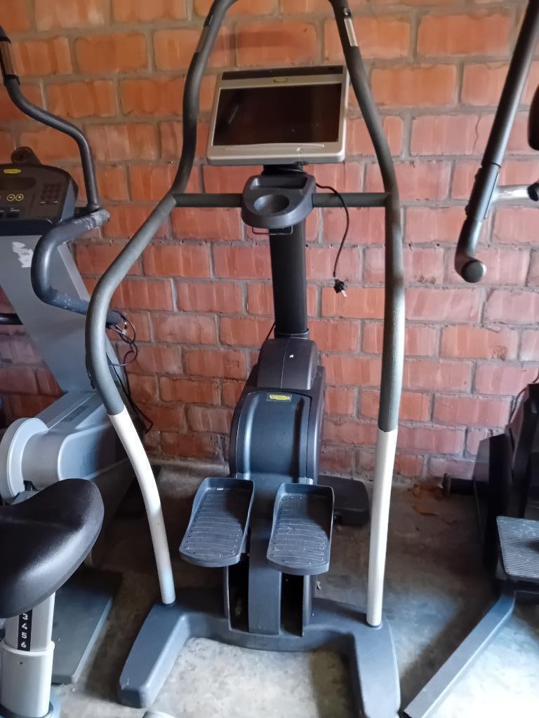 Technogym excite step visioweb, Sports & Fitness, Appareils de fitness, Jambes, Aluminium, Enlèvement, Utilisé