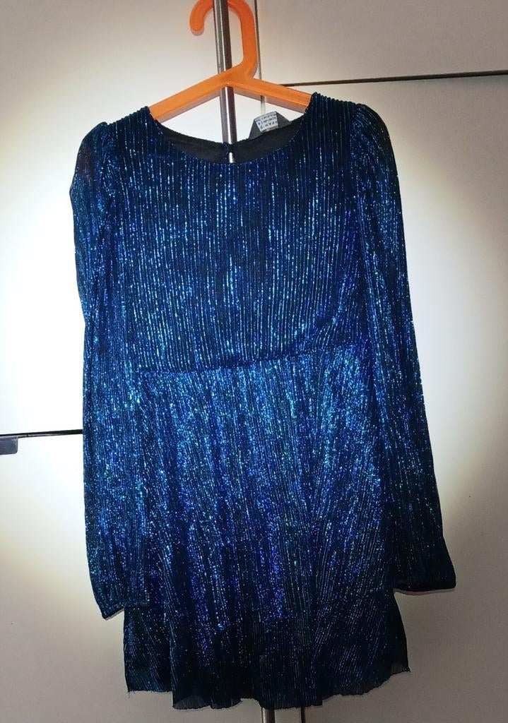 Robe bleu nuit pailletée ,8-9 ans, Enlèvement