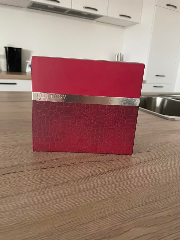 Intimacy Rouge parfum + douchegel ongeopend, Ophalen, Nieuw