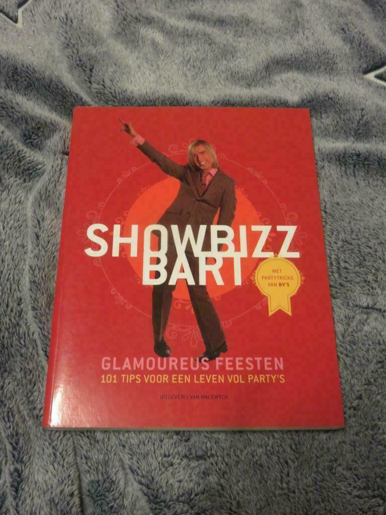 Boek: Showbizz Bart - Glamoureus feesten, Ophalen of Verzenden, Zo goed als nieuw, Overige onderwerpen