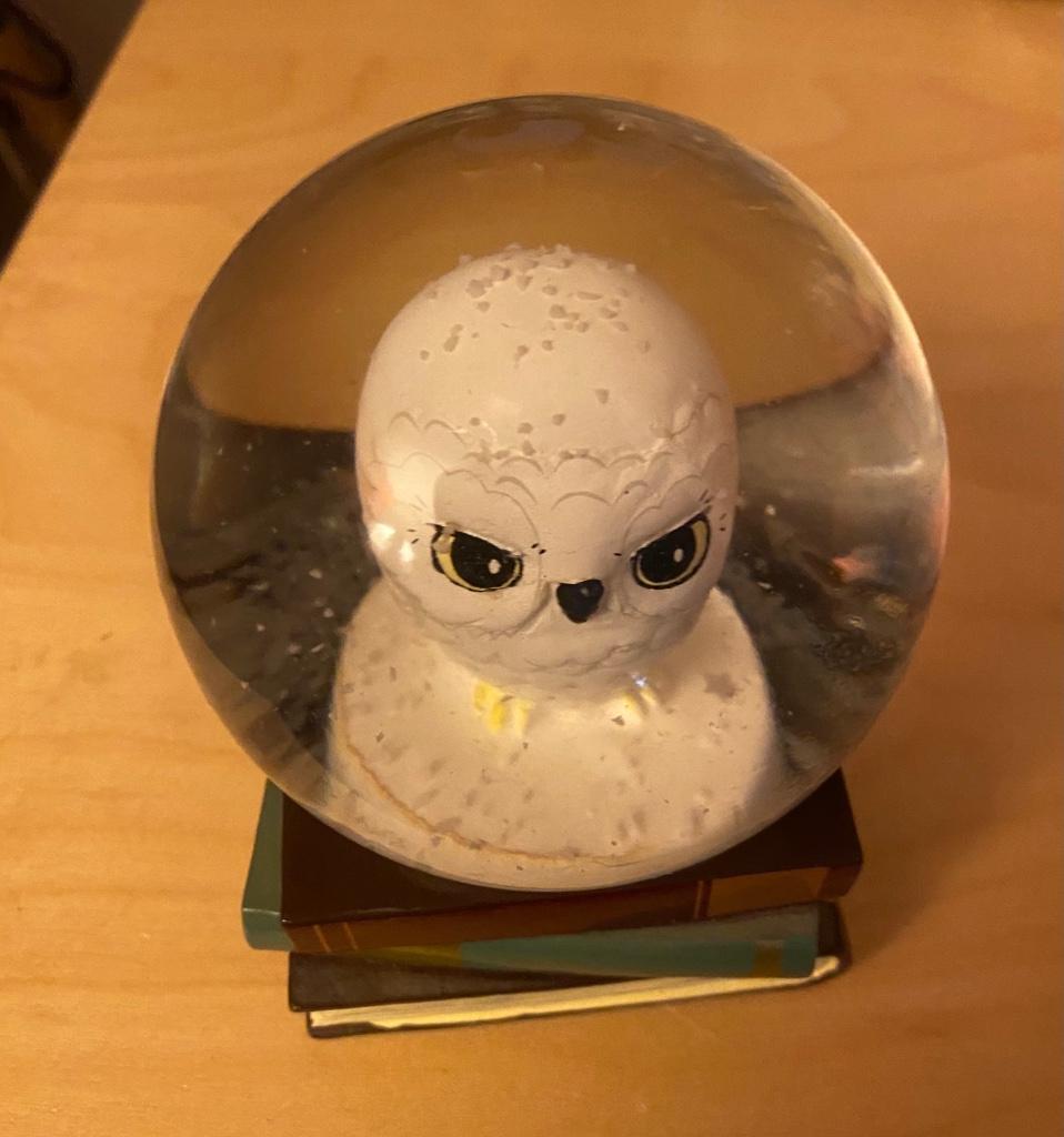 Harry Potter snowglobe hedwig, Ophalen, Zo goed als nieuw, Beeldje of Buste