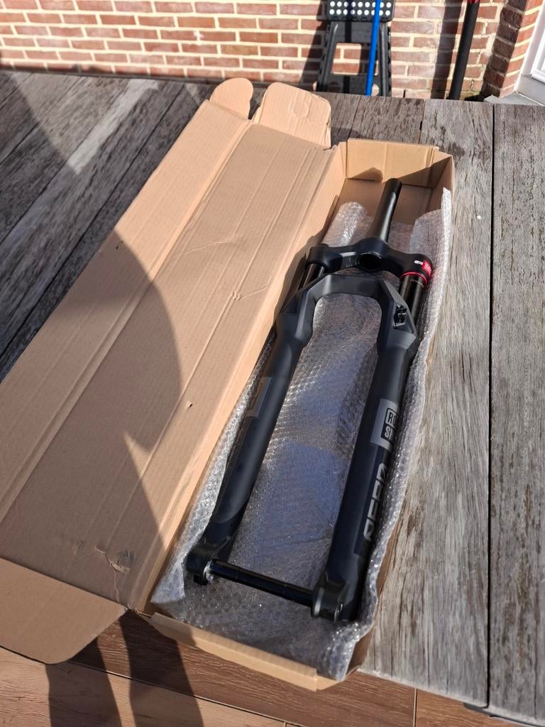 Nieuwe Rock Shox Reba  29er .Motion Control .zwart ., Fietsen en Brommers, Fietsen | Mountainbikes en ATB, Ophalen