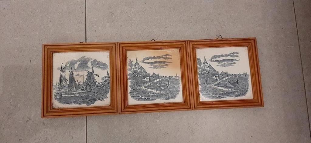Antieke Drie Delfts Blauwe Tegels in Houten Lijst, Ophalen of Verzenden