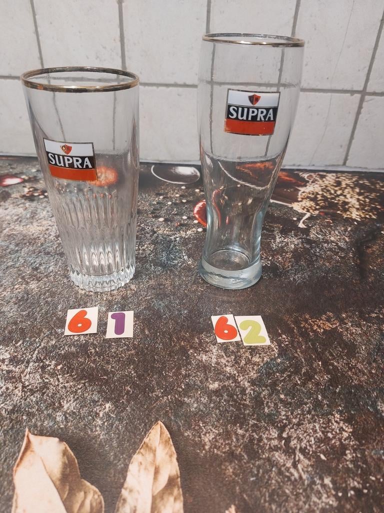 Logo blanc rouge en verre Supra, Enlèvement ou Envoi, Comme neuf, Verre à bière