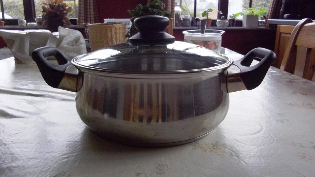 Marmite en inox 2,5 l + couvercle, Enlèvement ou Envoi, Inox, Casserole ou Cocotte-minute