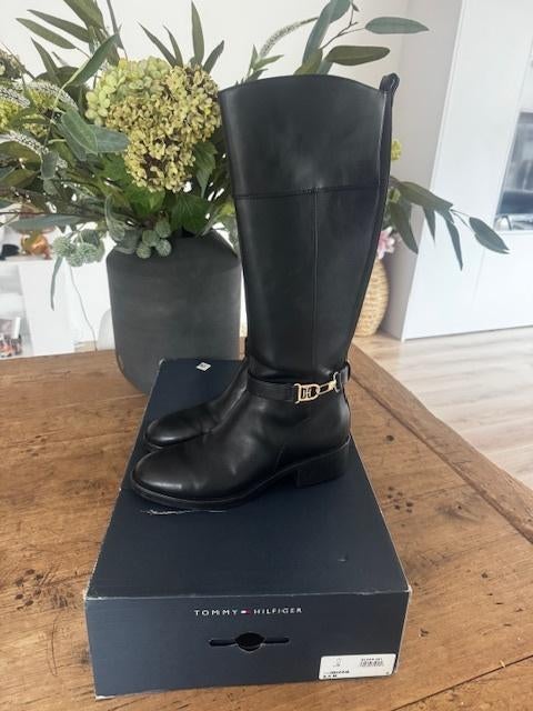 zwarte hoge leren laarzen Tommy Hilfiger 39, Kleding | Dames, Schoenen, Hoge laarzen, Tommy hilfiger, Zwart, Ophalen of Verzenden