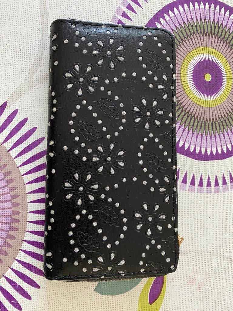 Portefeuille noir à fleurs et sequins, Bijoux, Sacs & Beauté, Porte-monnaie & Portefeuilles, Enlèvement ou Envoi, Neuf, Noir