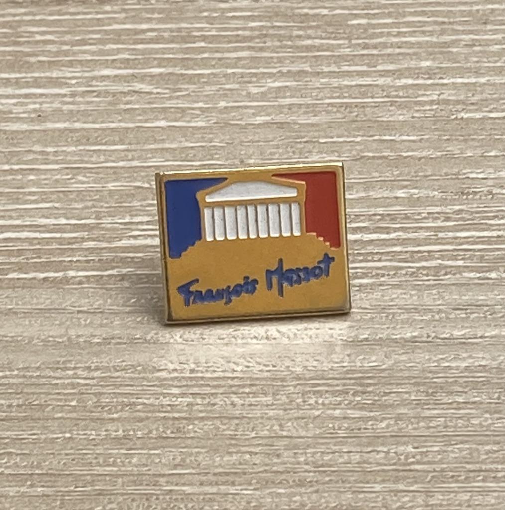 PIN - FRANCOIS MASSOT - HOMME POLITIQUE ET AVOCAT FRANCAIS, Envoi, Utilisé, Autres sujets/thèmes, Insigne ou Pin's