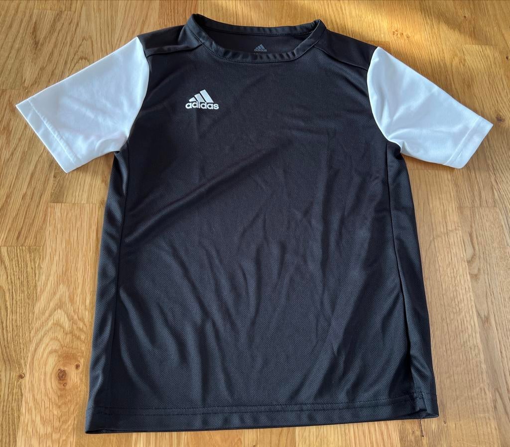 T-shirt sport Adidas t.140, Enfants & Bébés, Vêtements enfant | Taille 140, Enlèvement ou Envoi, Utilisé, Vêtements de sport ou Maillots de bain