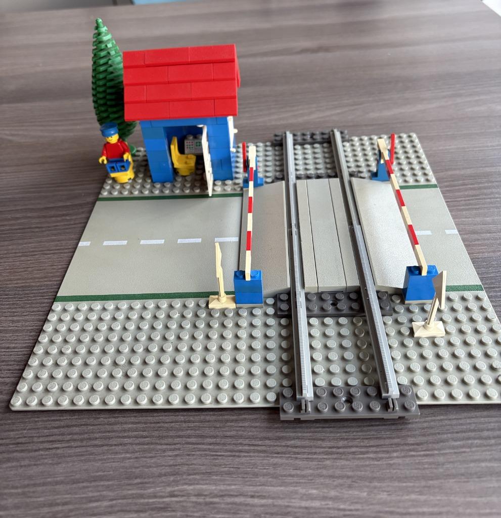 Lego 7834 vintage level crossing - overweg ( set train) comp, Enlèvement ou Envoi, Utilisé, Ensemble complet, Lego