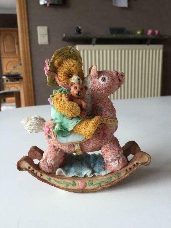 Beeldje – Beer op schommel, Antiek en Kunst, Kunst | Beelden en Houtsnijwerken, Ophalen of Verzenden