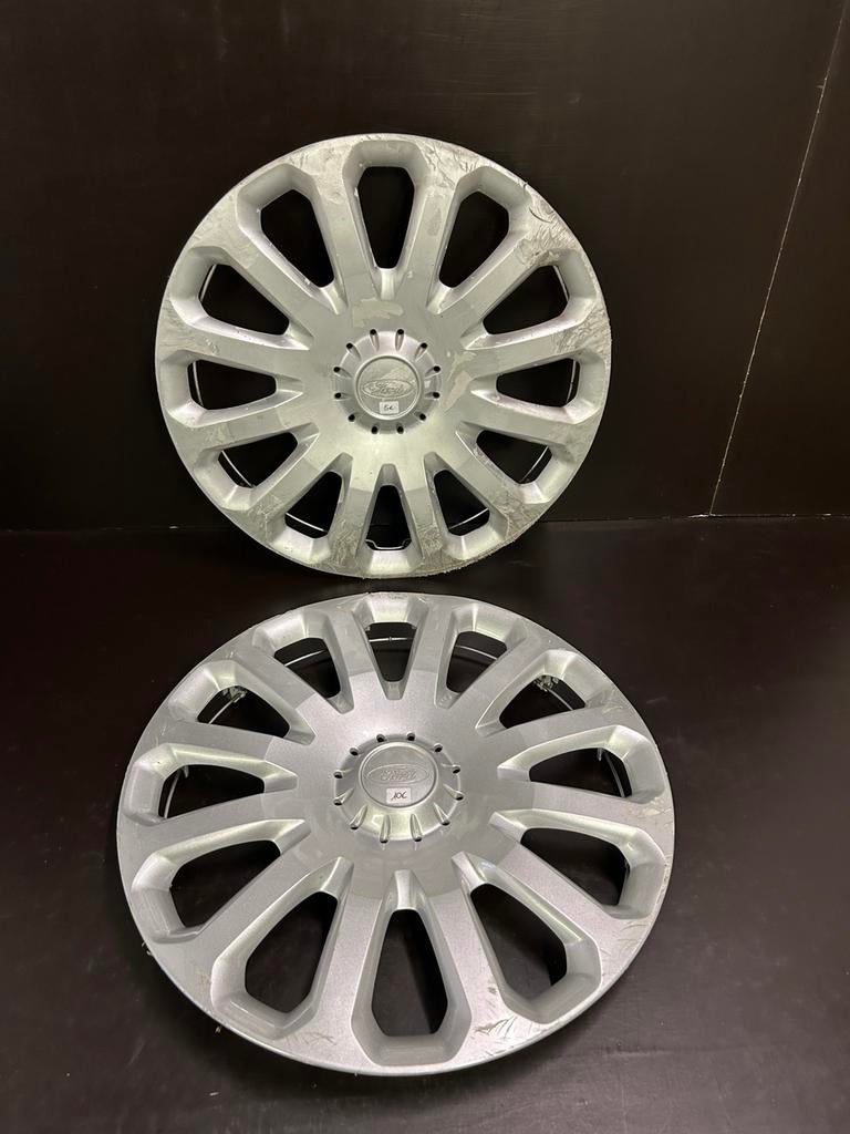 2 enjoliveurs Ford fiesta ka focus 15", Autos : Divers, Enjoliveurs, Utilisé, Enlèvement ou Envoi