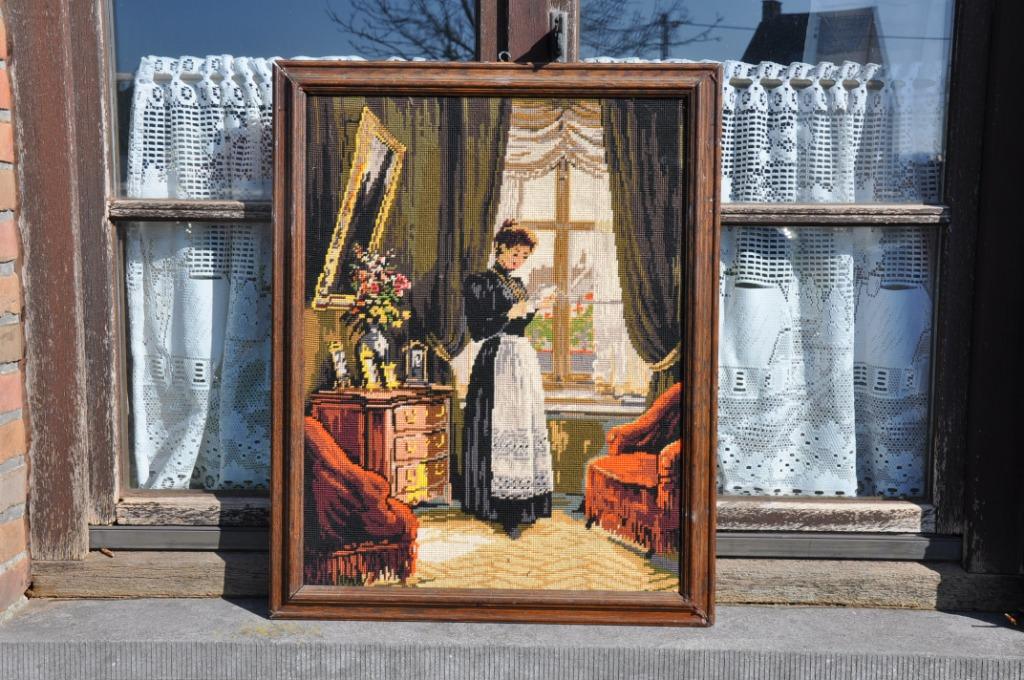 cadre avec tapisserie "les nouvelles", Antiquités & Art, Enlèvement ou Envoi