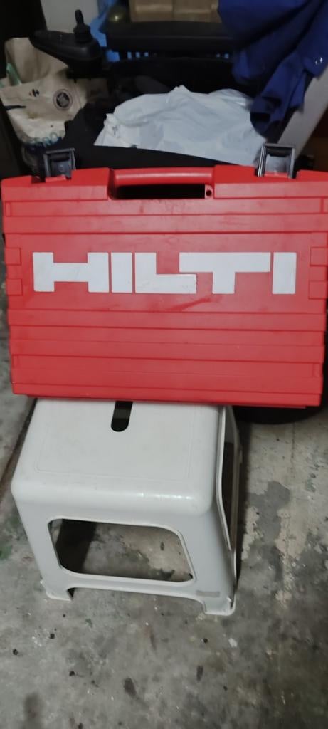 Boite vide avendre a vendre boîte vide Hilti/ Makita, Bricolage & Construction, Enlèvement