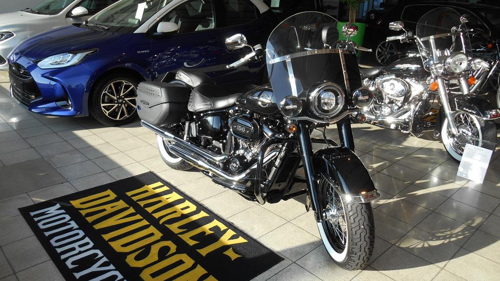 H-D Heritage Softail "Black finish" 114CI..GARANTIE TOTALE., Motos, Tourisme, Entreprise, 2 cylindres