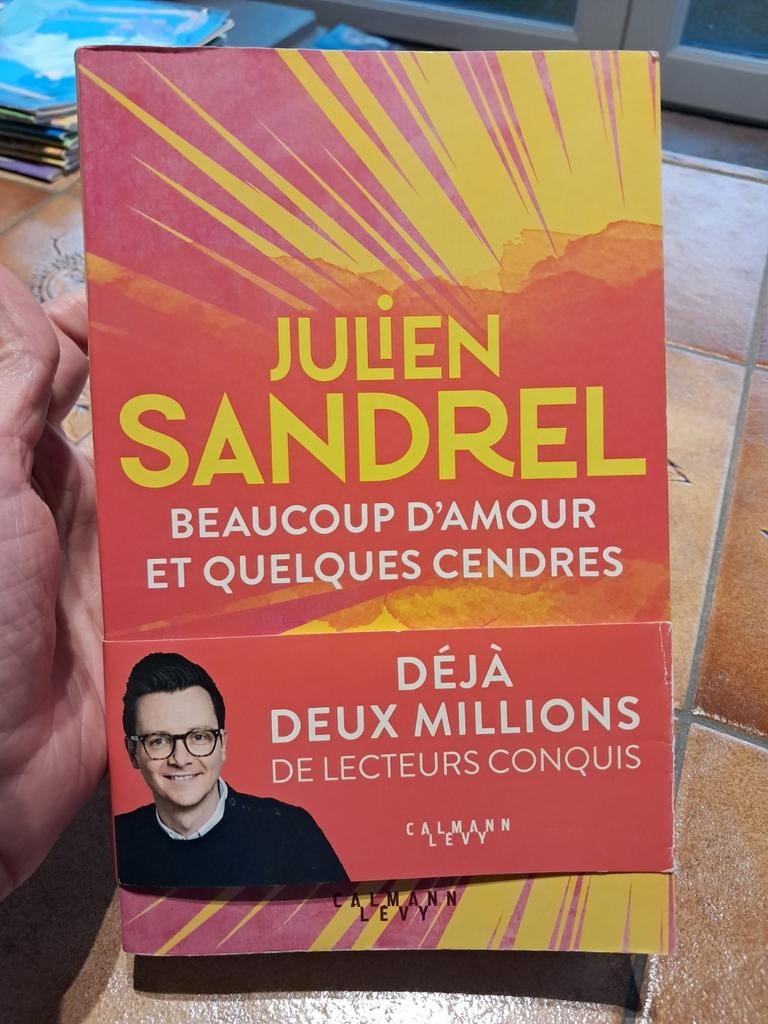 Veel liefde en wat as - J. Sandrel, Europa overig, Ophalen of Verzenden, Zo goed als nieuw, Julien Sandrel